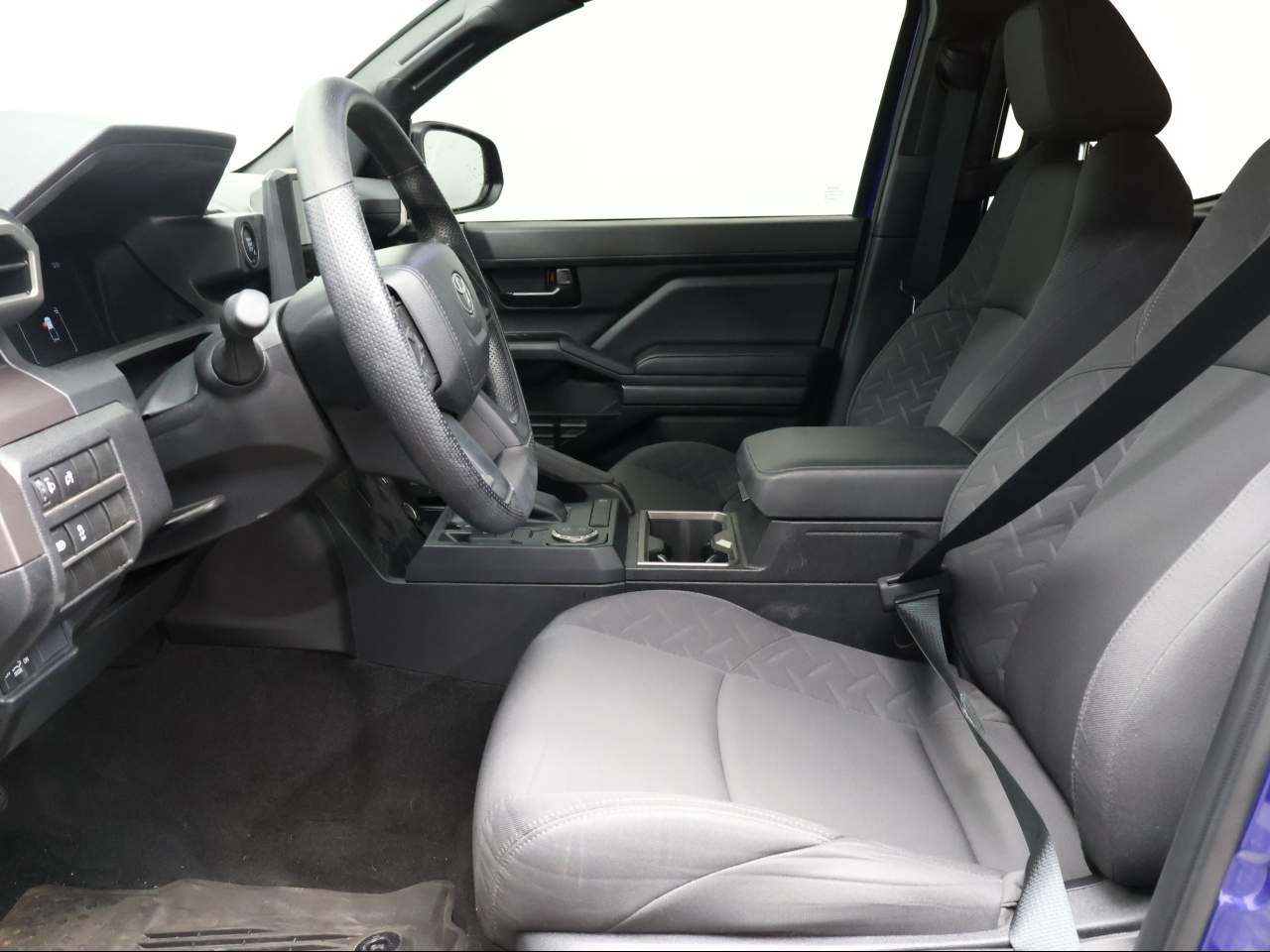 2025 Toyota Tacoma SR5 - Photo 8