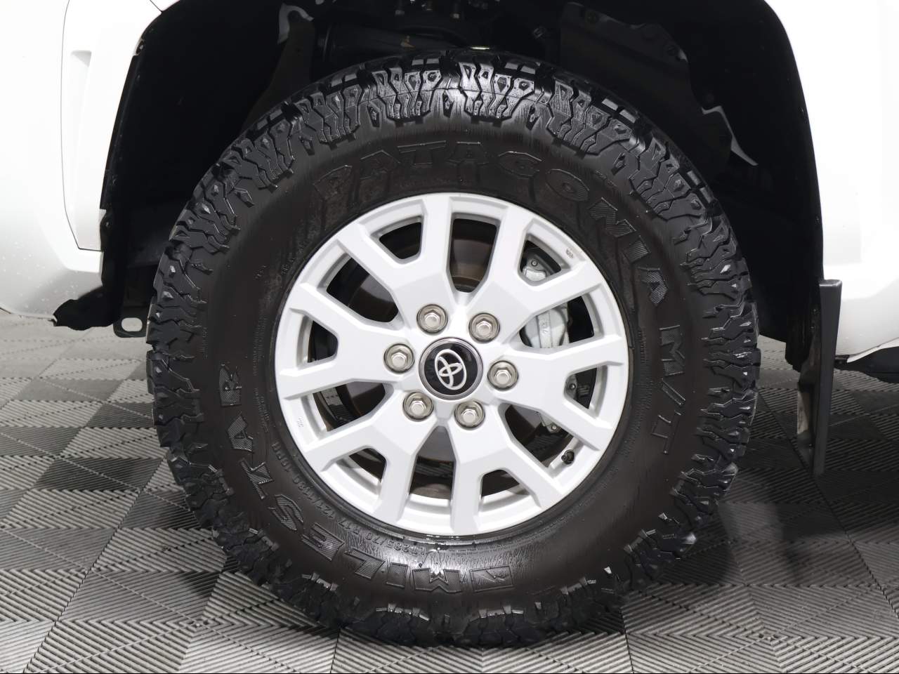 2024 Toyota Tacoma SR5 Crew Cab