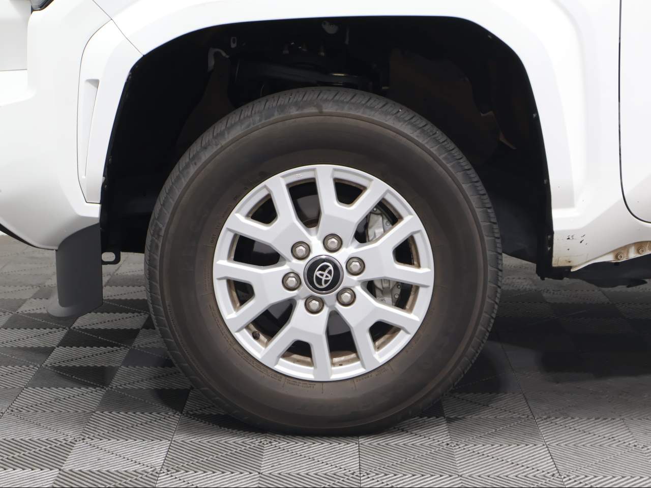 2025 Toyota Tacoma SR5 - Photo 6