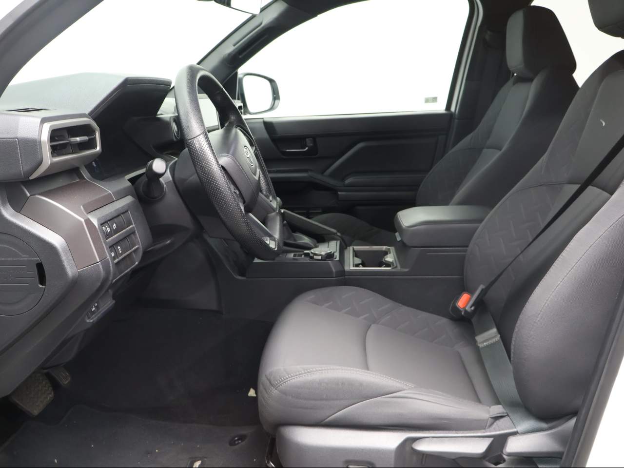 2025 Toyota Tacoma SR5 - Photo 8