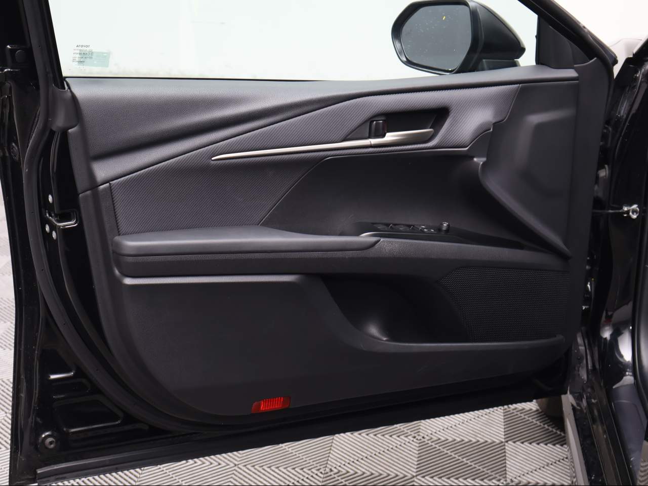 2025 Toyota Camry SE - Photo 7