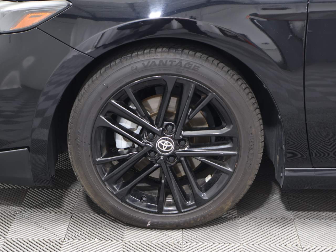 2025 Toyota Camry SE - Photo 6