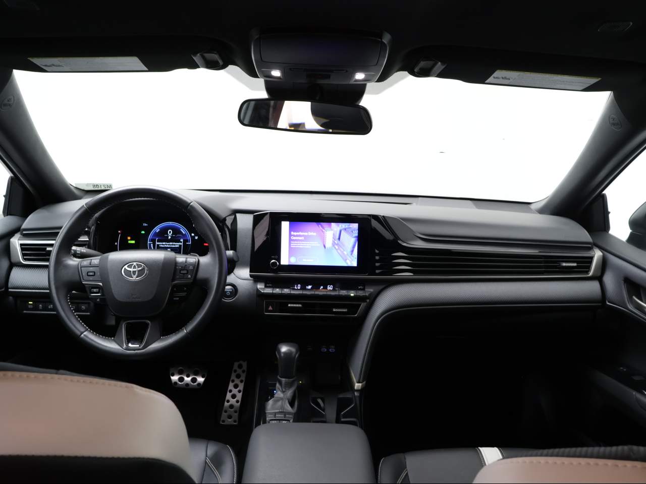 2025 Toyota Camry SE - Photo 10