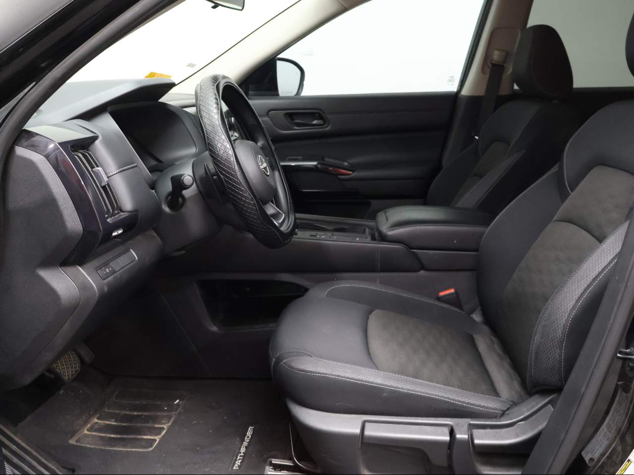 2024 Nissan Pathfinder S
