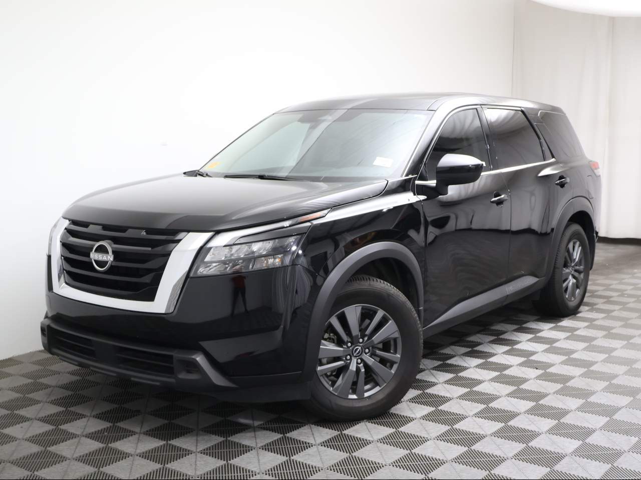 2024 Nissan Pathfinder S