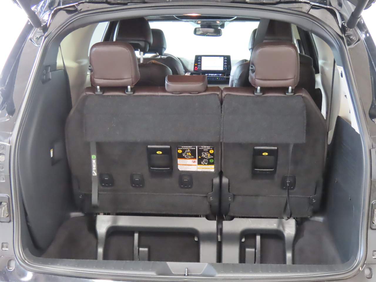 2023 Toyota Sienna Platinum - Photo 19