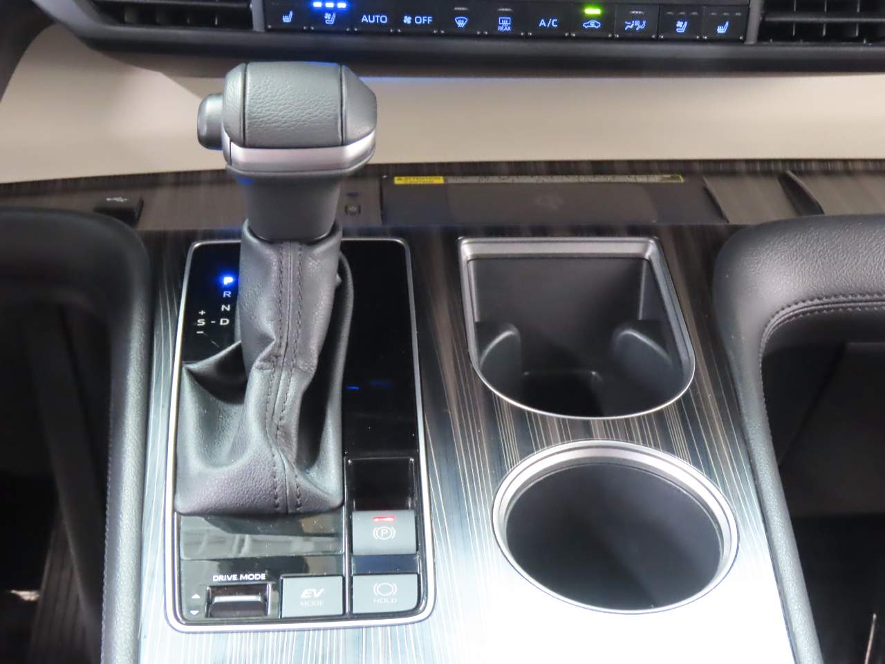 2023 Toyota Sienna Platinum - Photo 12