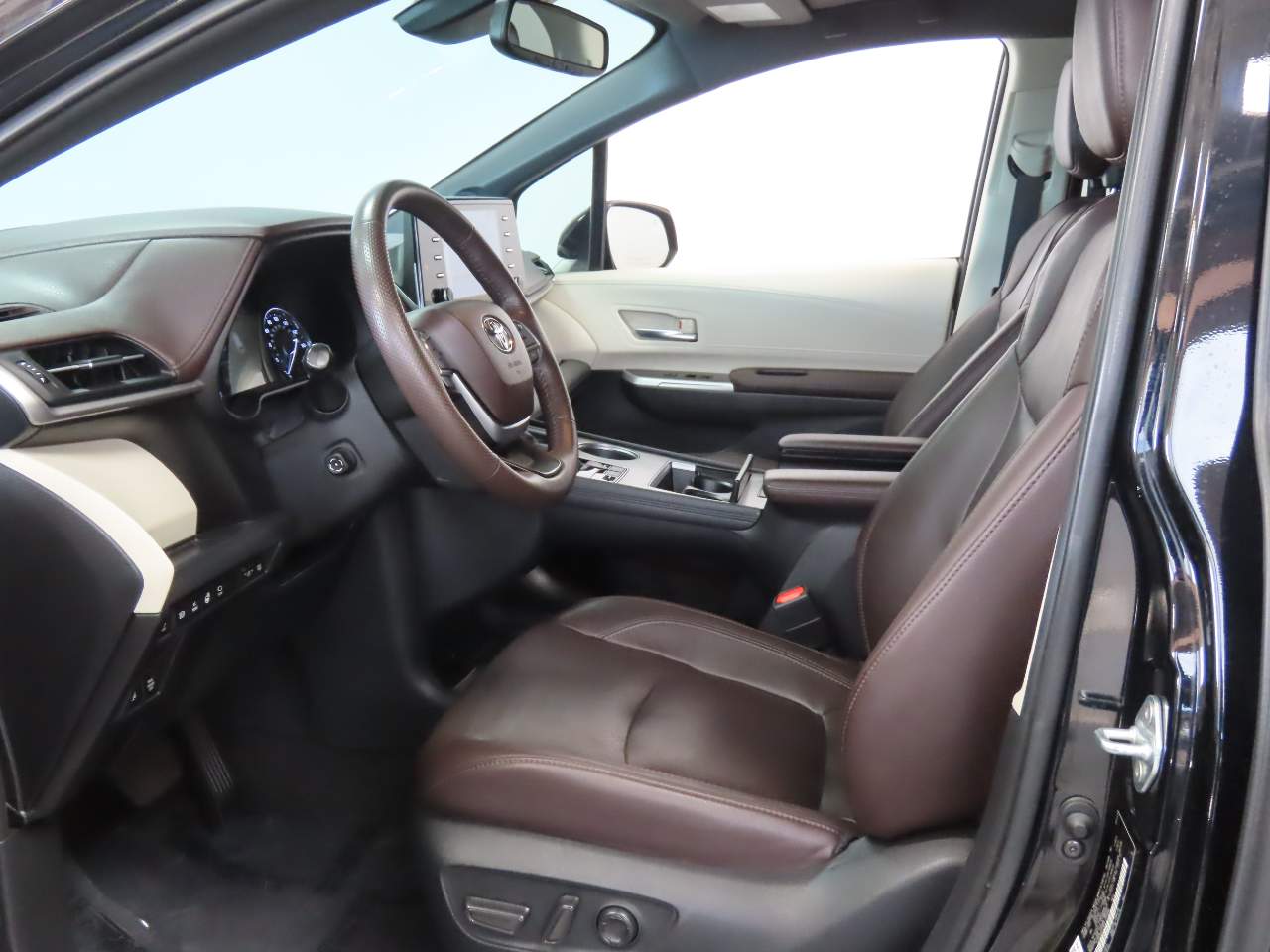 2023 Toyota Sienna Platinum - Photo 16