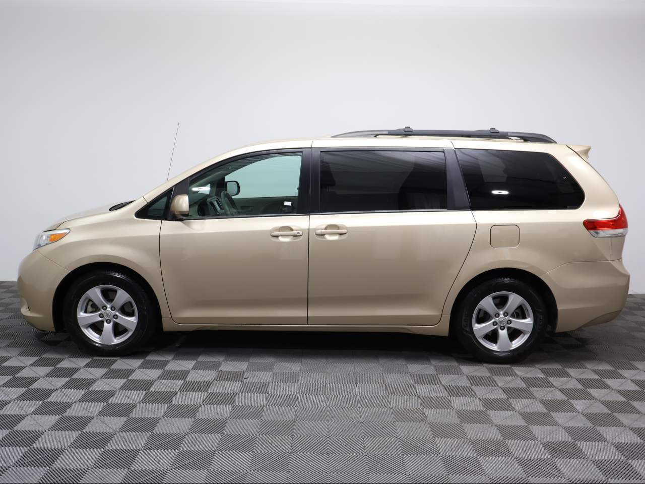 2012 Toyota Sienna LE 8-Passenger