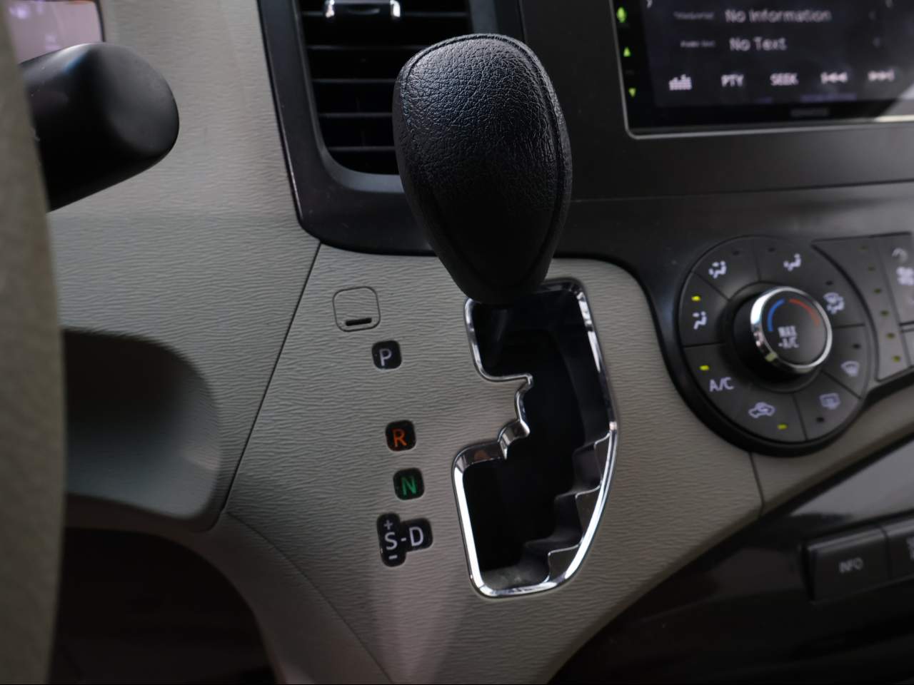 2012 Toyota Sienna LE 8-Passenger
