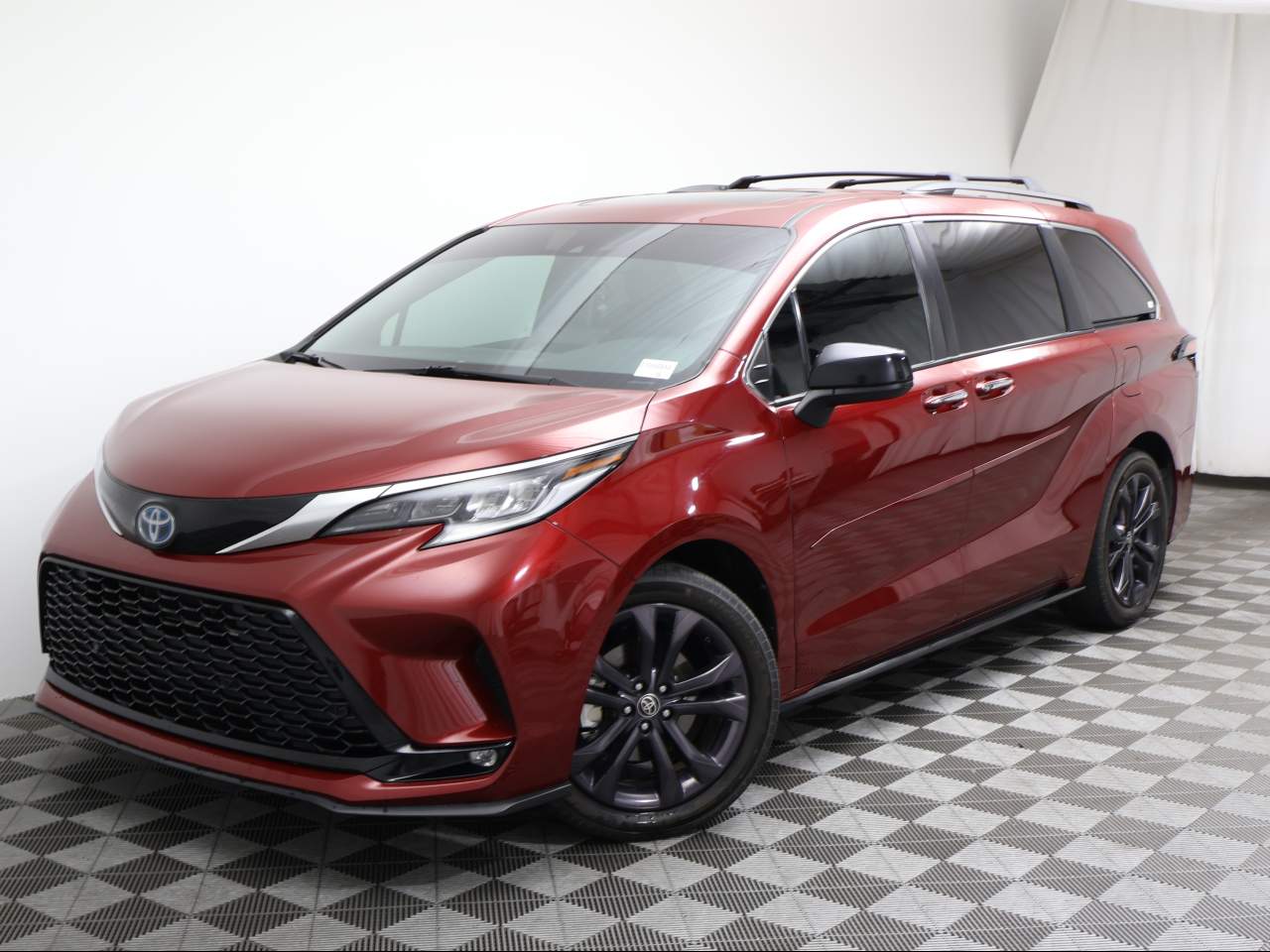 2022 Toyota Sienna XSE 7-Passenger