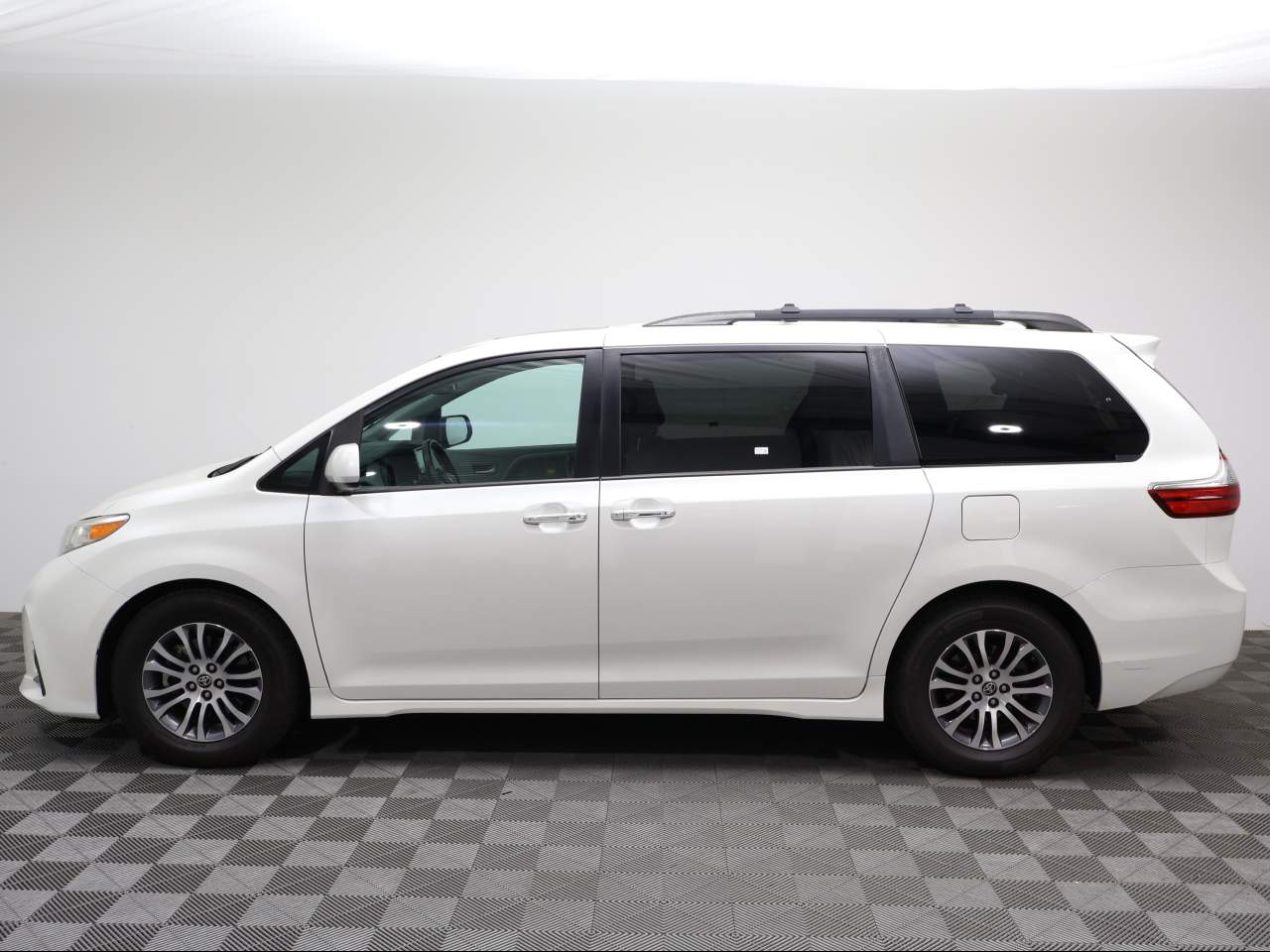 2020 Toyota Sienna XLE 8-Passenger