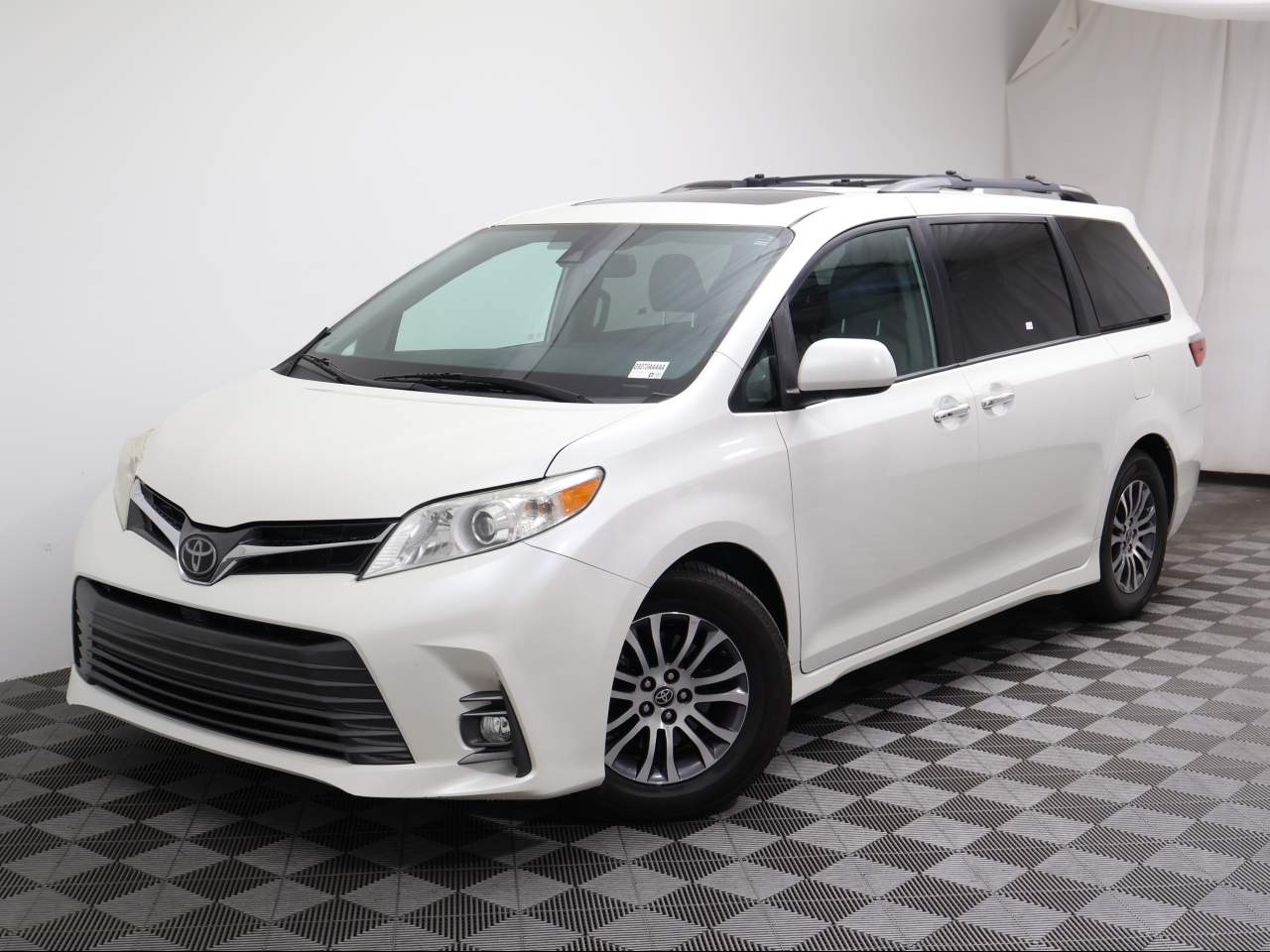 2020 Toyota Sienna XLE 8-Passenger