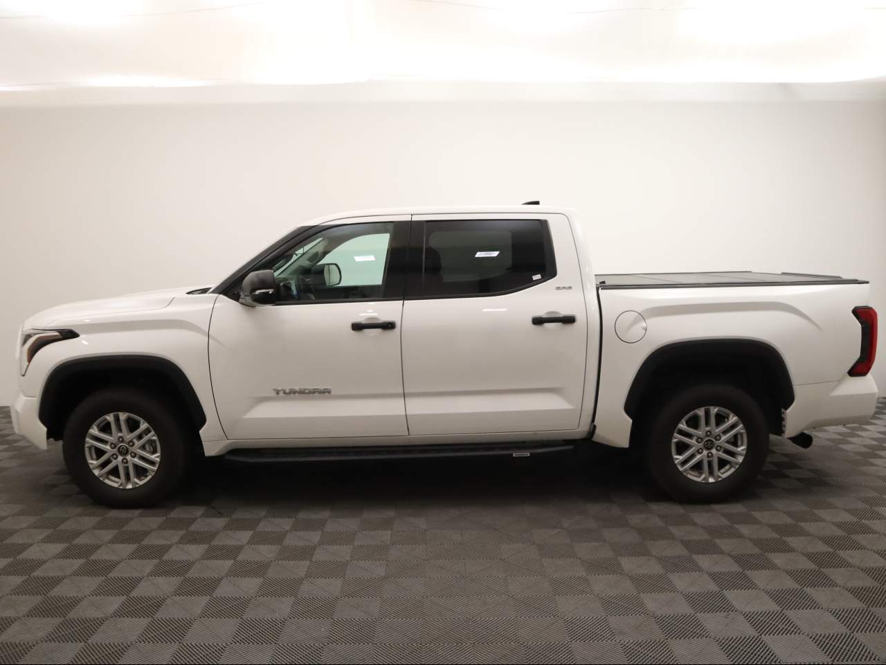 Used 2022 Toyota Tundra SR5 with VIN 5TFLA5DB8NX029909 for sale in Yuma, AZ