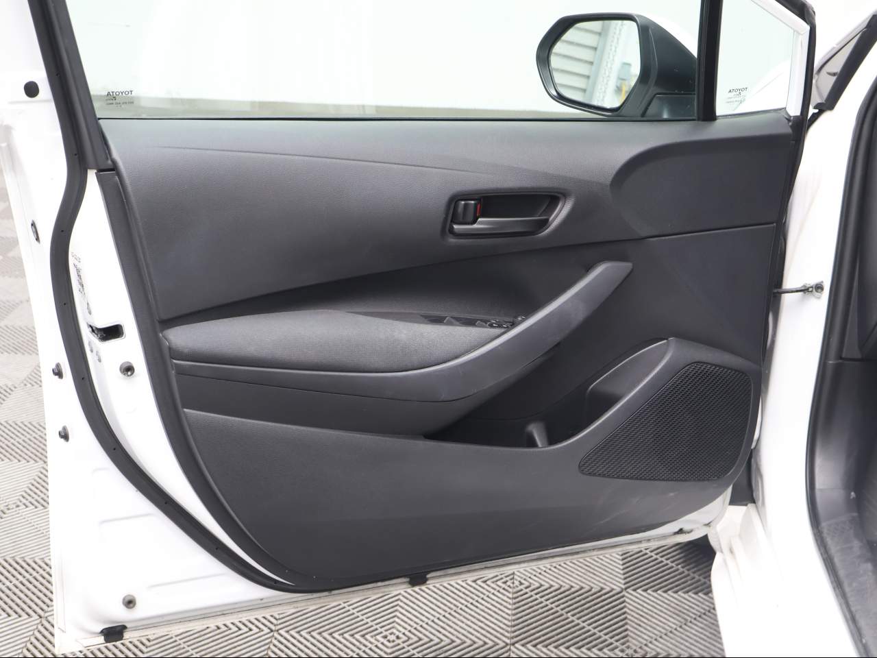 2024 Toyota Corolla LE - Photo 7