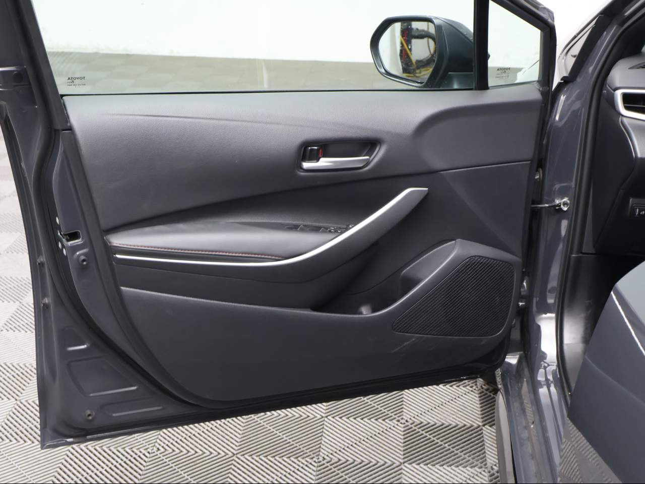2025 Toyota Corolla SE - Photo 7
