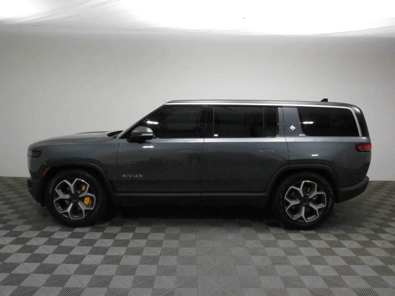 2023 Rivian R1S Adventure