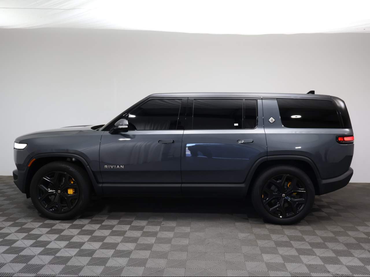 2023 Rivian R1S Adventure