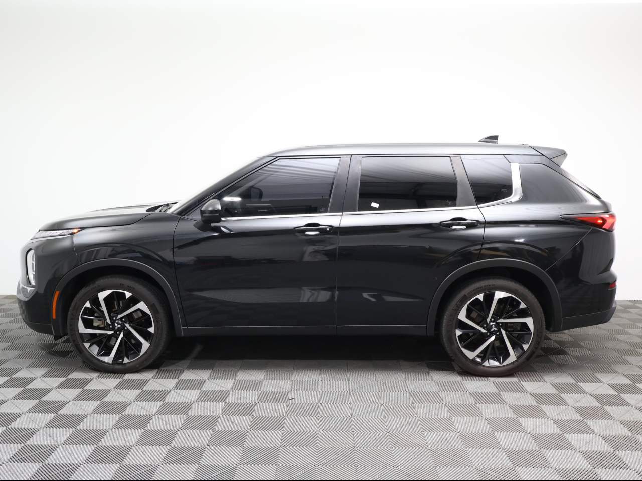 2022 Mitsubishi Outlander ES