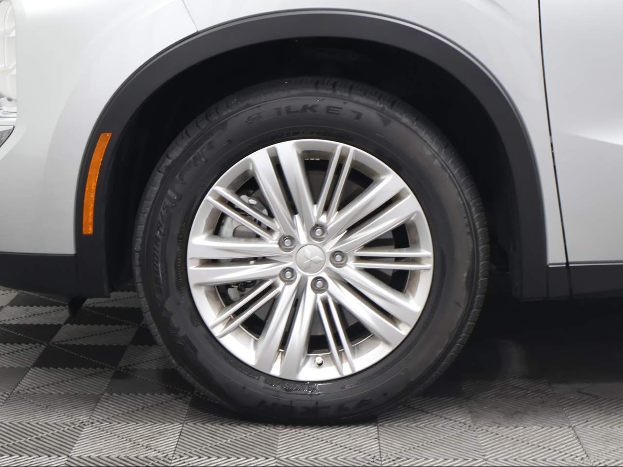 2024 Mitsubishi Outlander ES