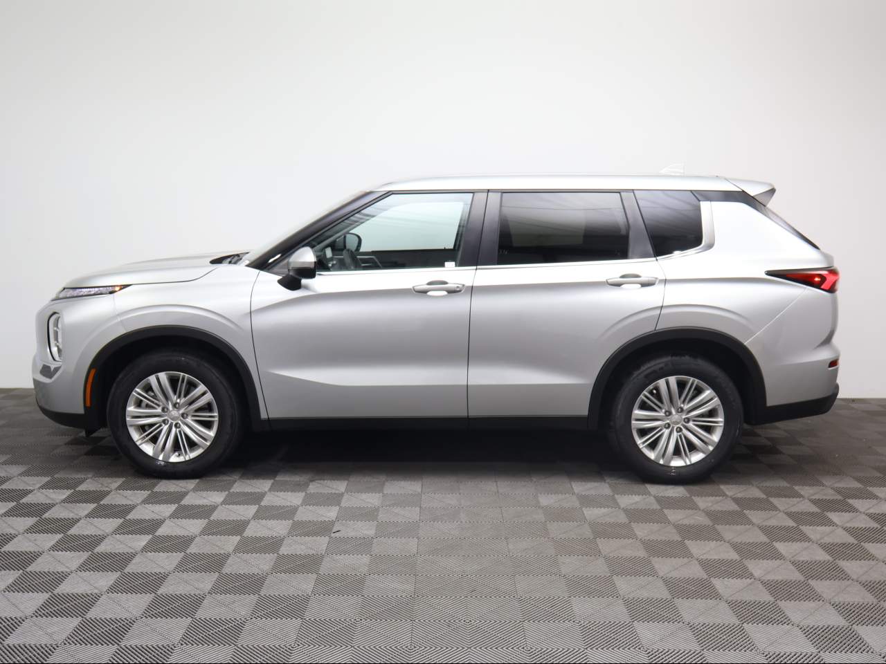 2024 Mitsubishi Outlander ES