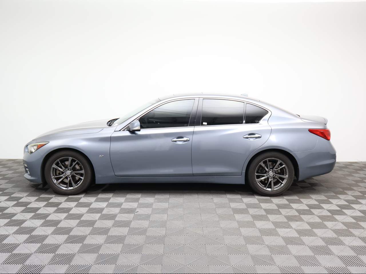 2015 INFINITI Q50  
