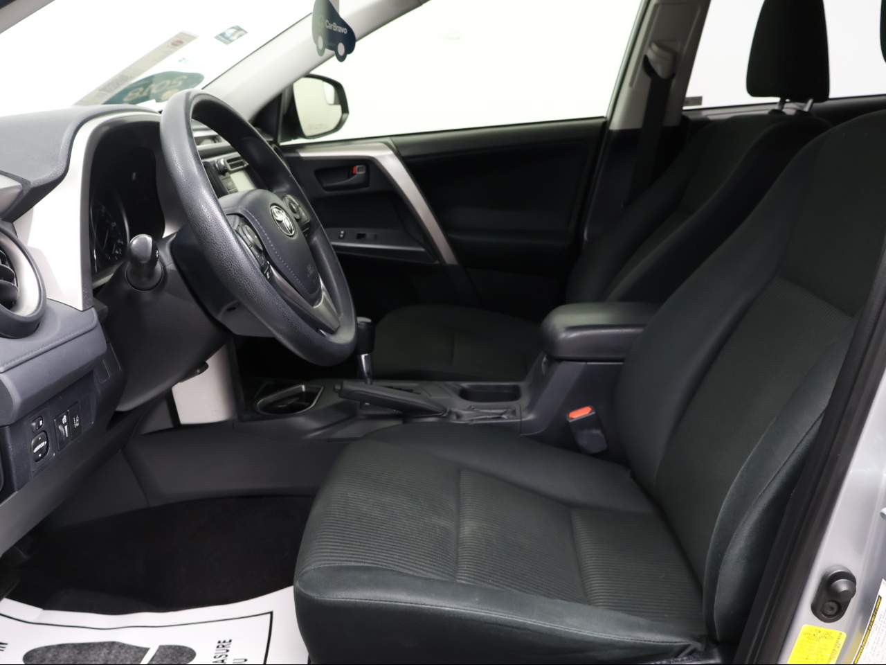 2018 Toyota RAV4 LE - Photo 8