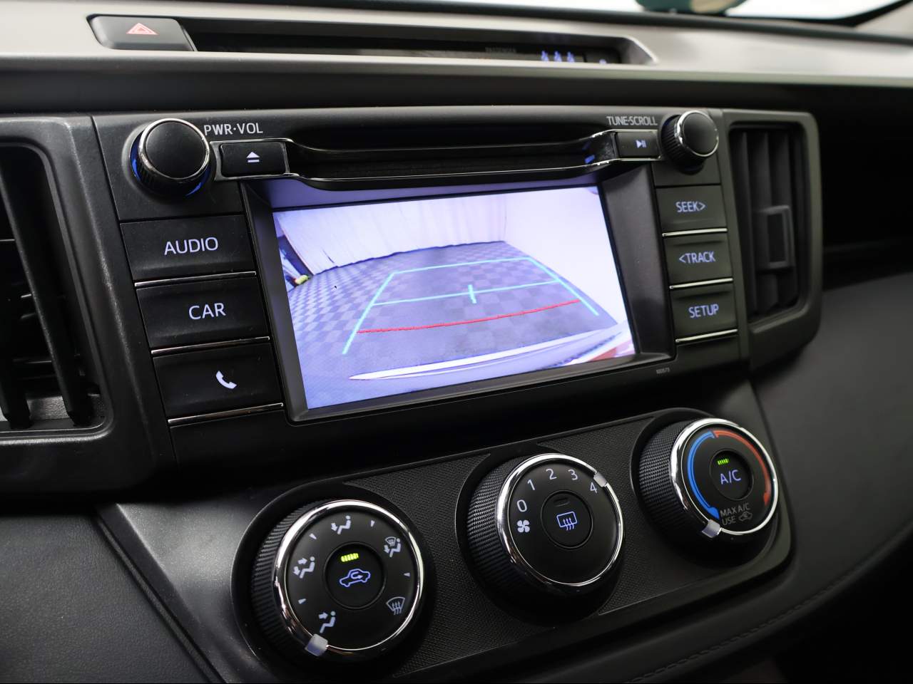 2018 Toyota RAV4 LE - Photo 14
