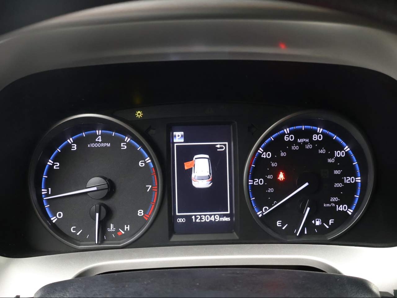 2018 Toyota RAV4 LE - Photo 12