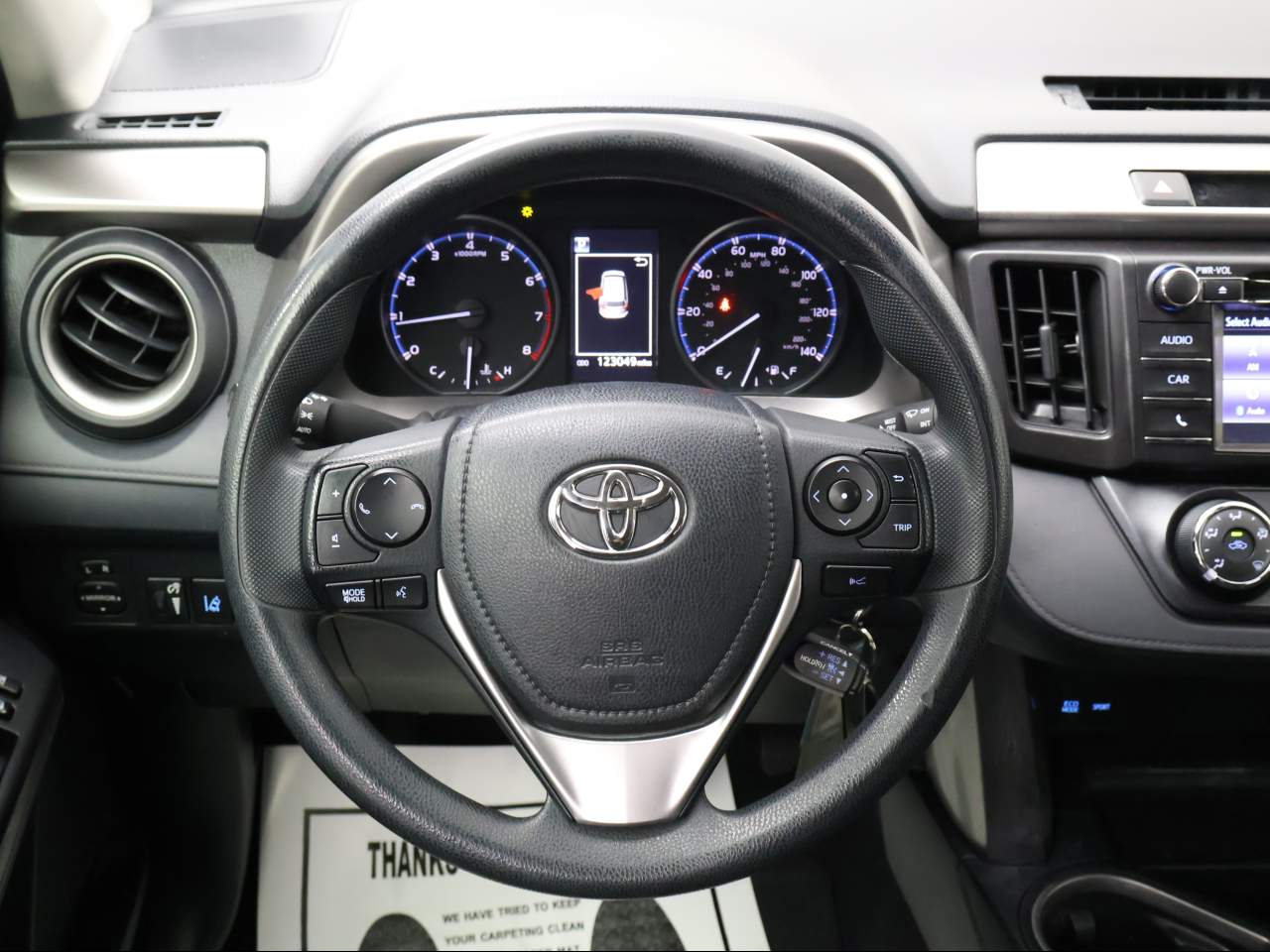 2018 Toyota RAV4 LE - Photo 11