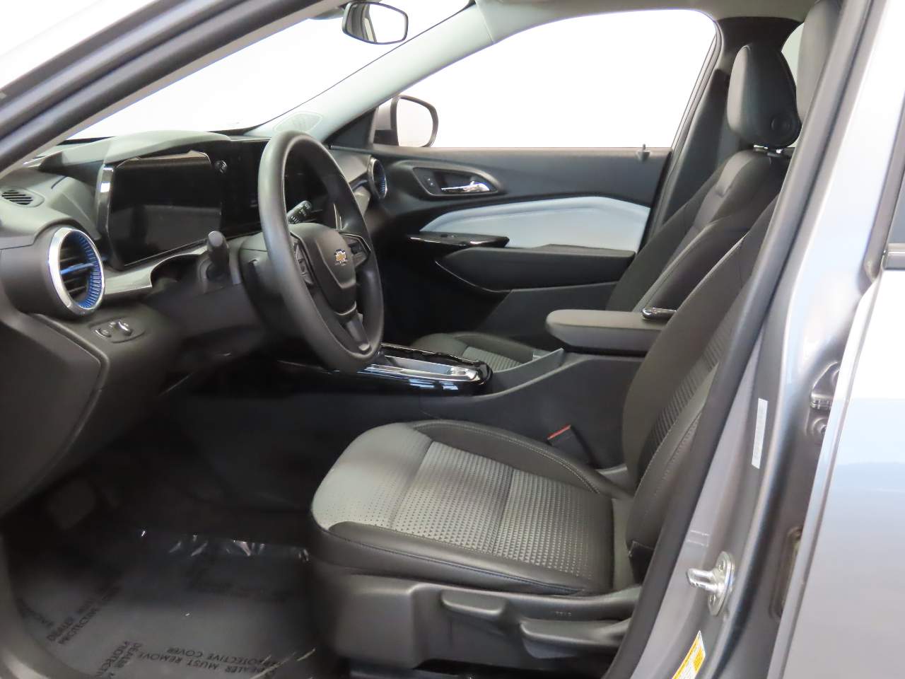 2024 Chevrolet Trax LT - Photo 16