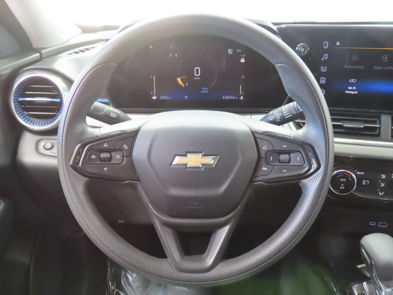 2024 Chevrolet Trax LT - Photo 10