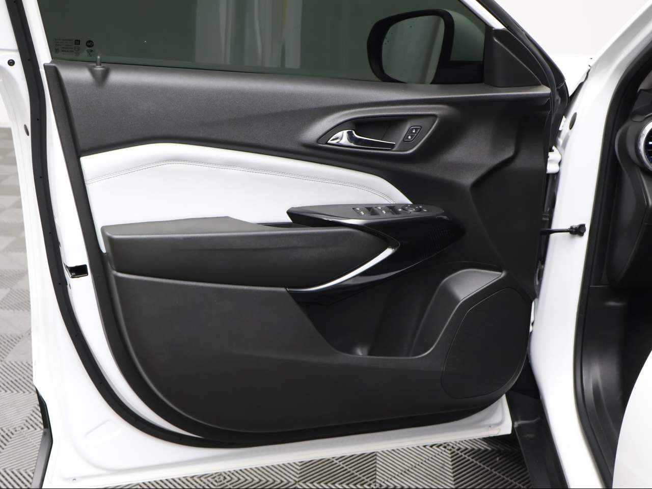 2024 Chevrolet Trax LT - Photo 7