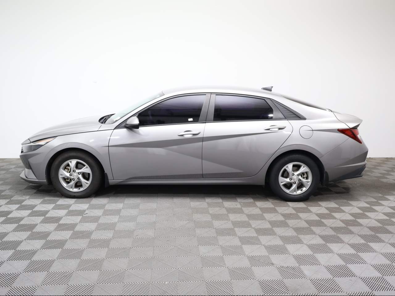 2022 Hyundai ELANTRA SE
