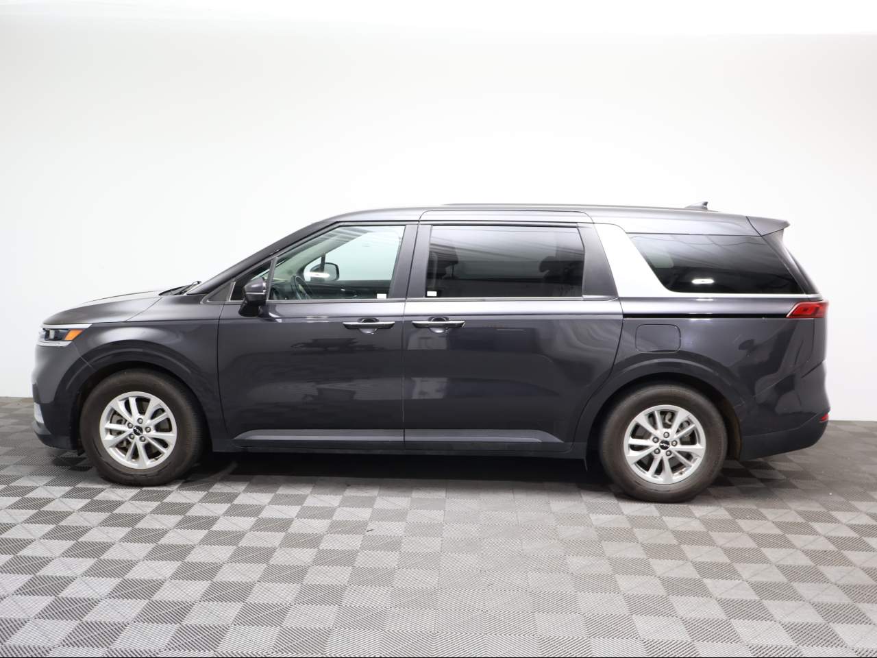 2022 Kia Carnival LX