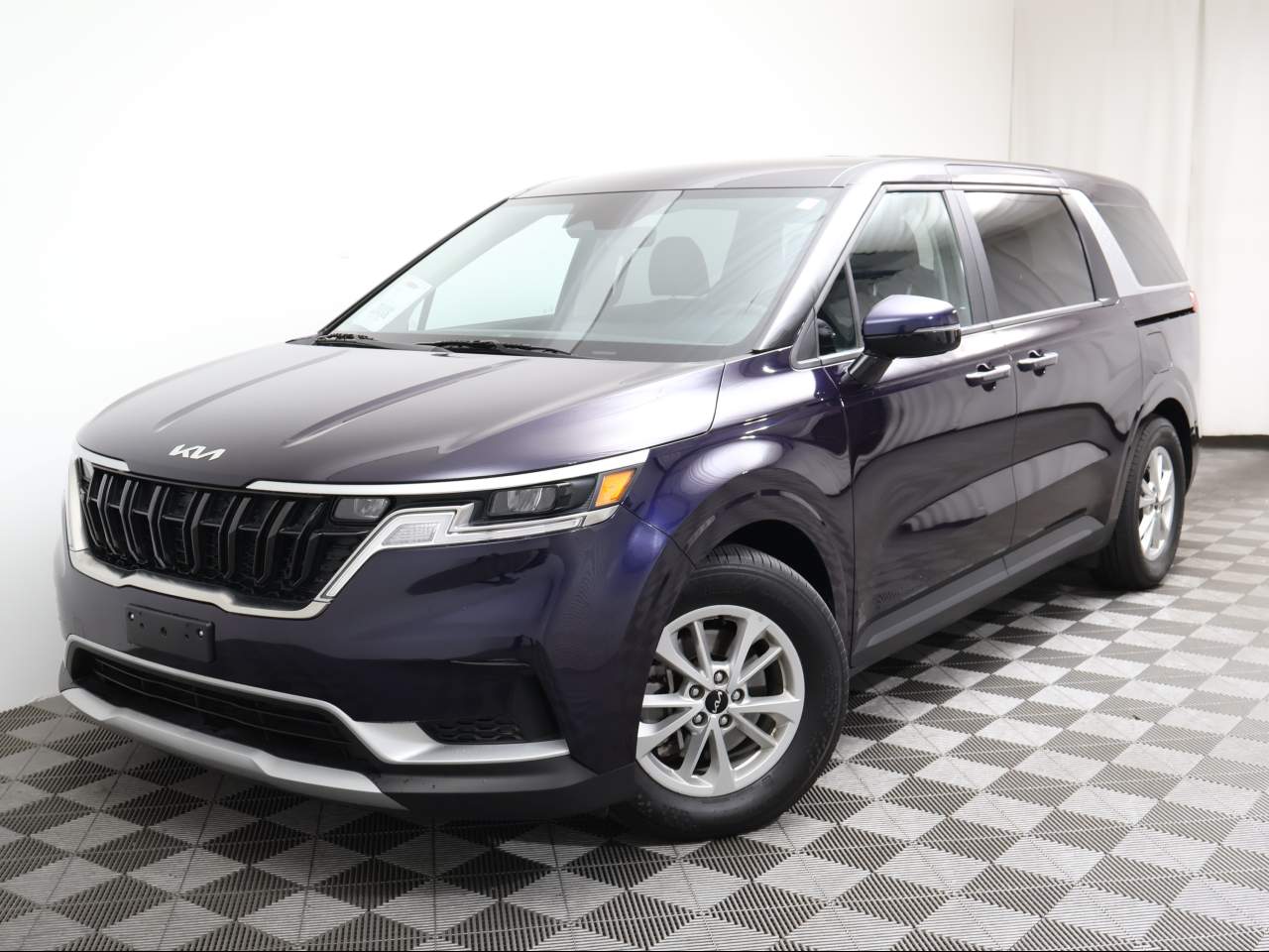 2024 Kia Sedona LX Seat Pkg's photo