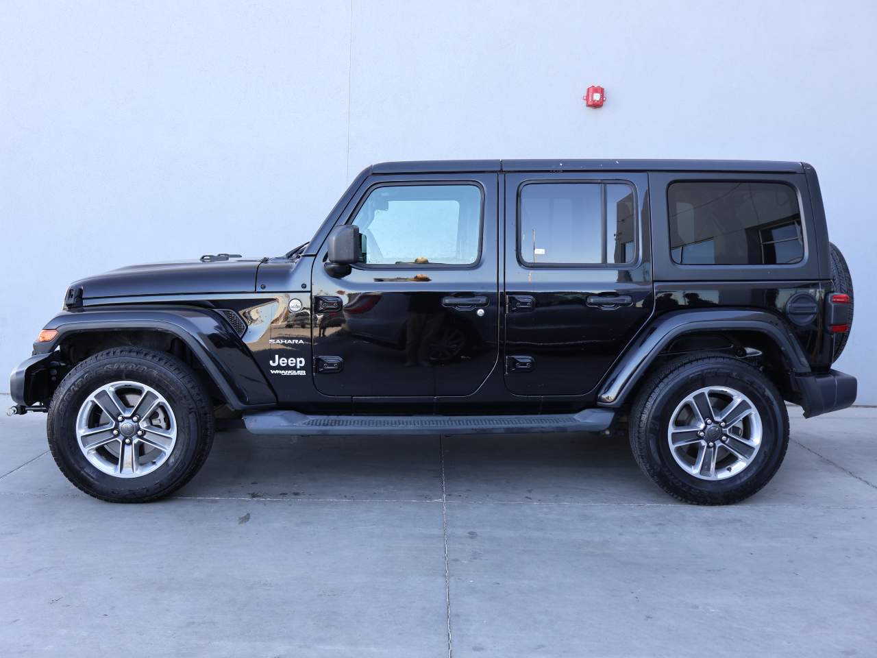 Used 2019 Jeep Wrangler Unlimited Sahara with VIN 1C4HJXEN0KW644689 for sale in Yuma, AZ