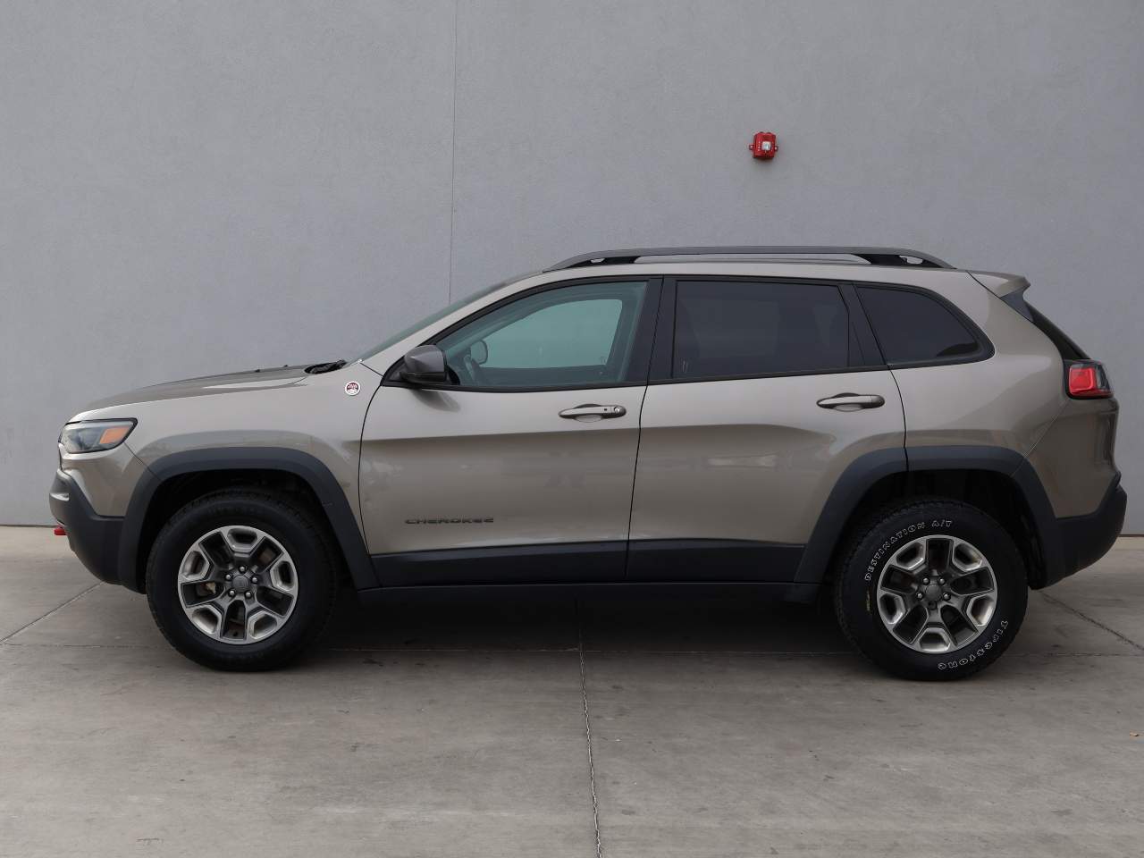 Used 2019 Jeep Cherokee Trailhawk with VIN 1C4PJMBX6KD313983 for sale in Yuma, AZ