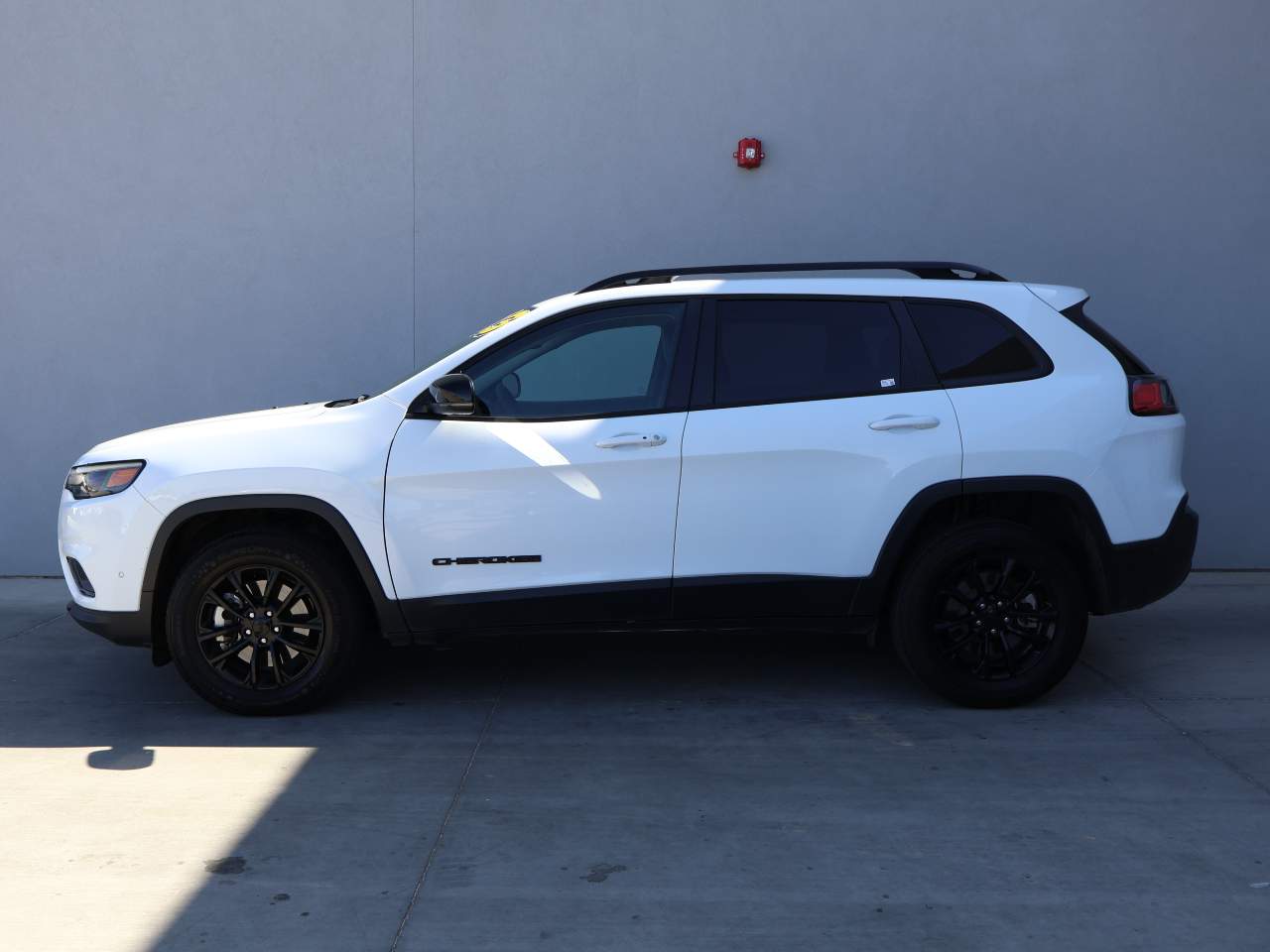 Used 2023 Jeep Cherokee Altitude Lux with VIN 1C4PJMMB6PD113081 for sale in Yuma, AZ