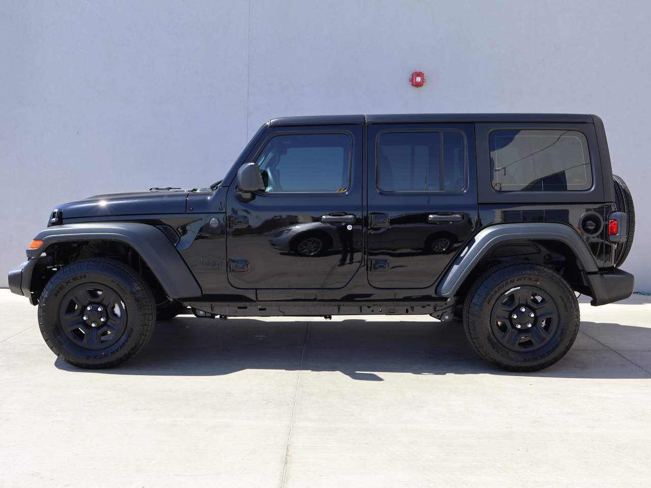 2025 Jeep Wrangler Sport 4dr