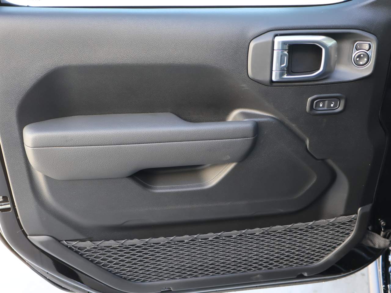 2026 Jeep Wrangler 4-Door Willys - Photo 7