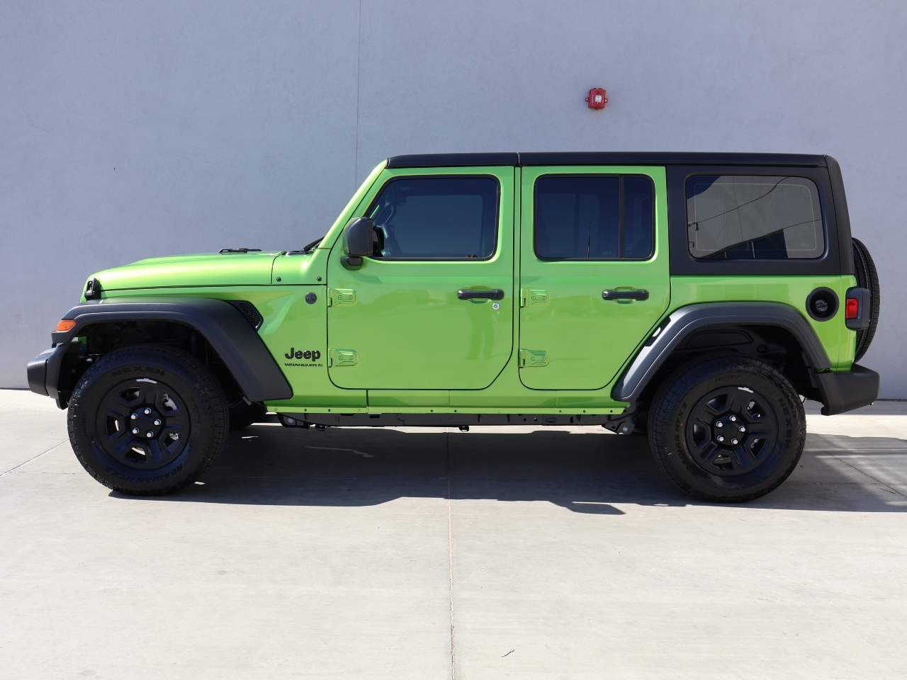 2025 Jeep Wrangler Sport 4dr