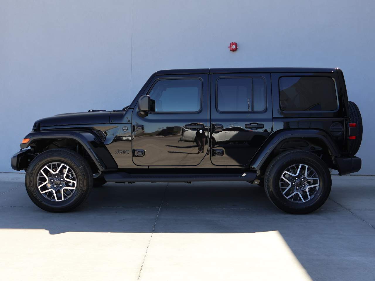2025 Jeep Wrangler Sahara 4dr