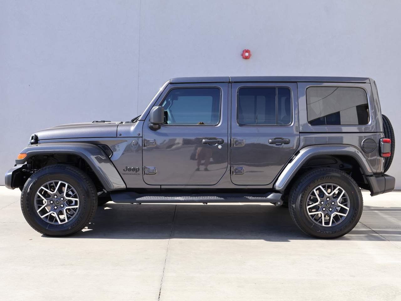 2025 Jeep Wrangler Sahara 4dr