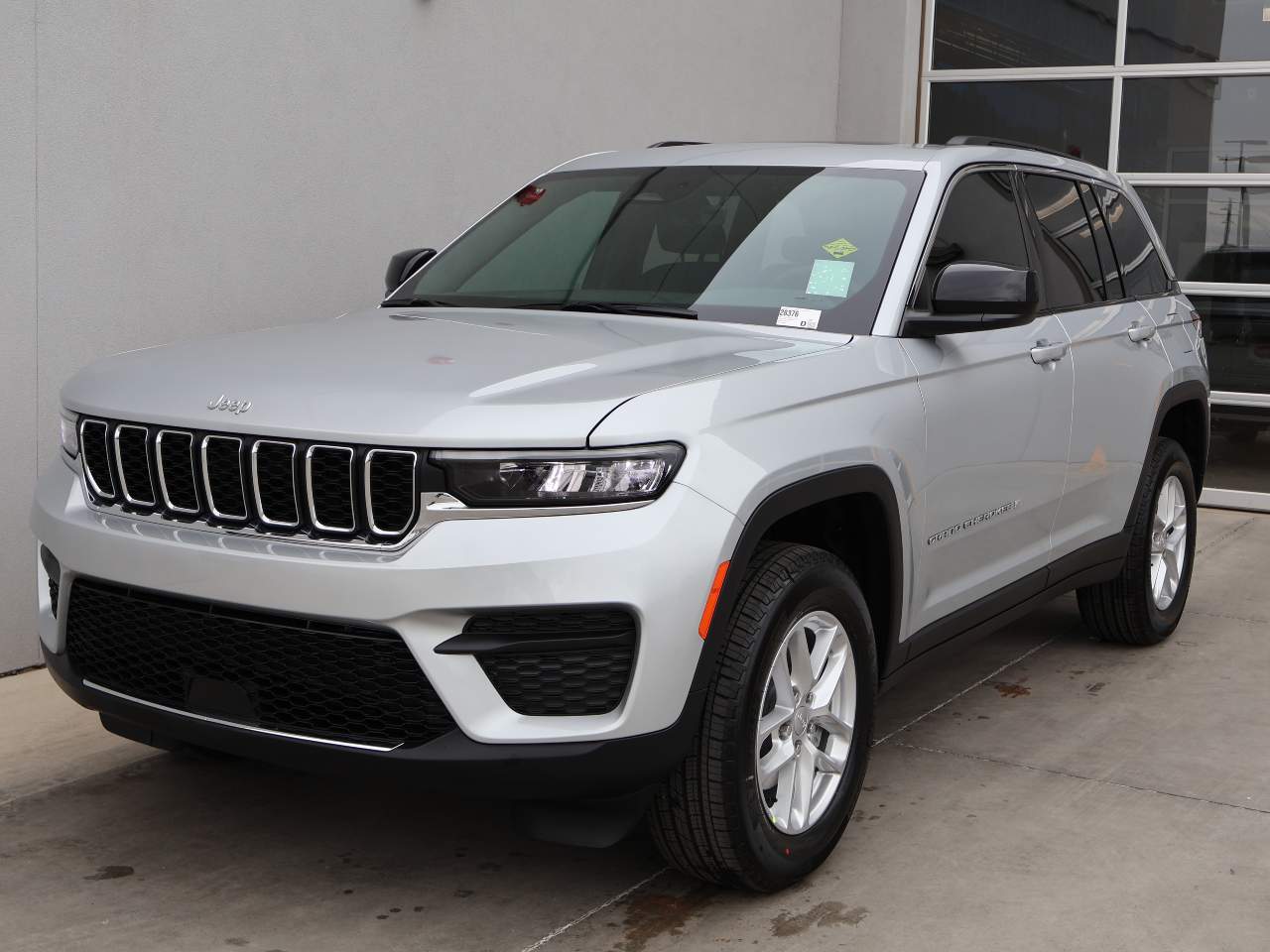 2025 Jeep Grand Cherokee Laredo's photo