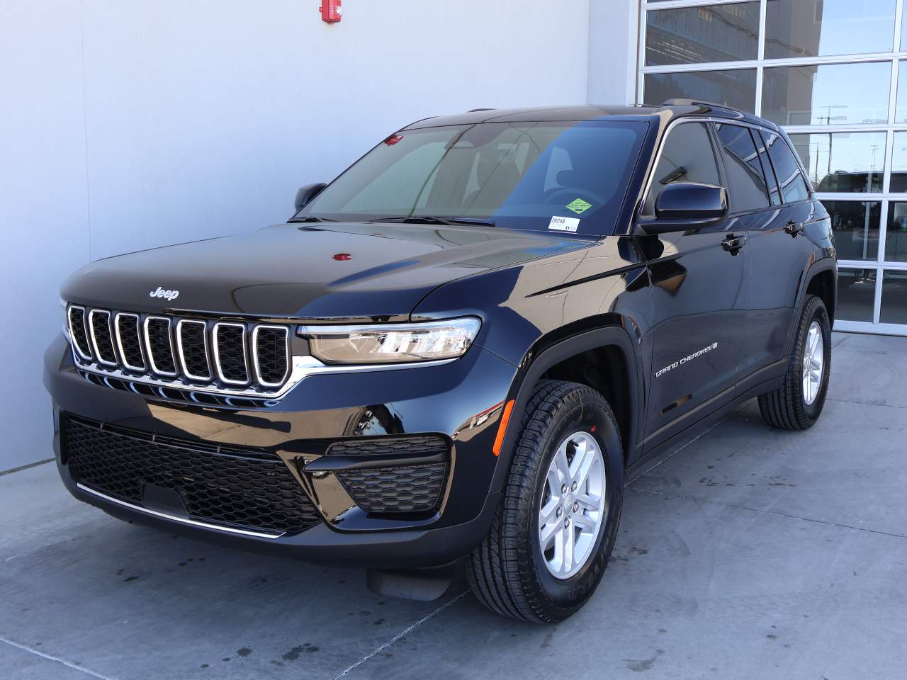 2025 Jeep Grand Cherokee Laredo's photo