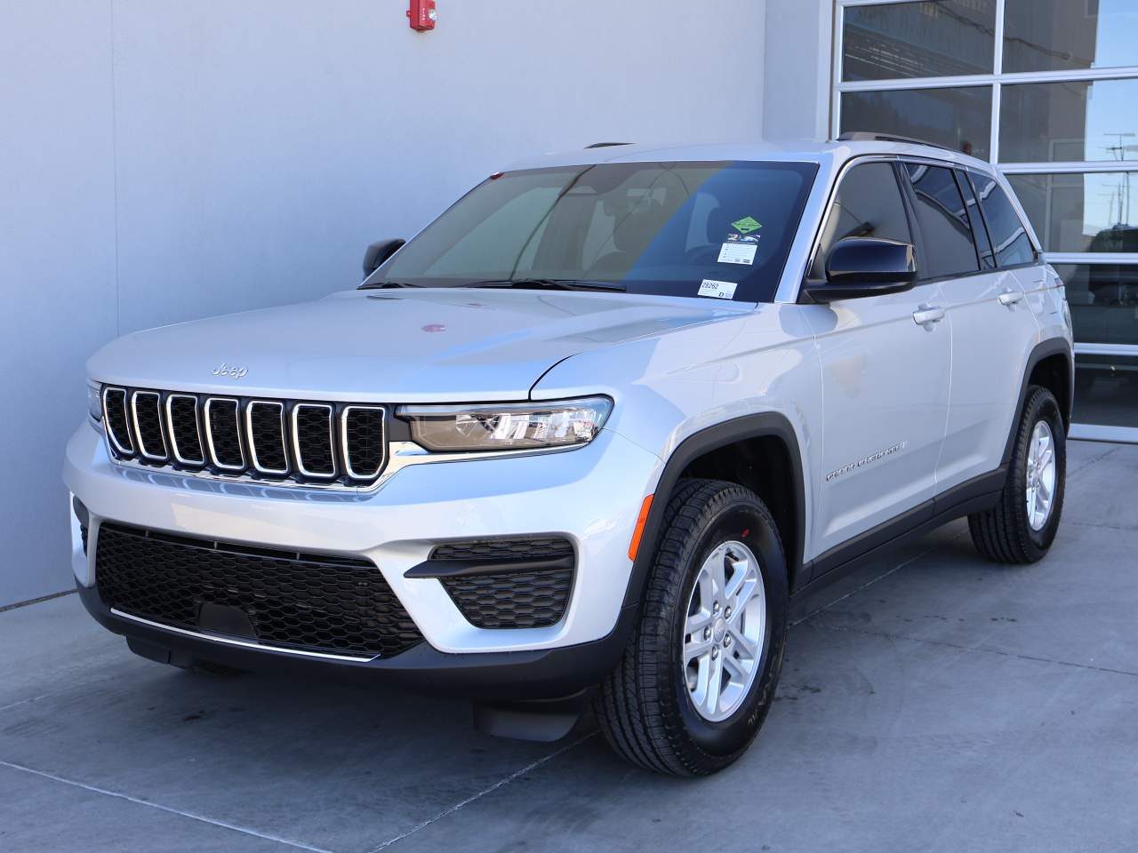 2025 Jeep Grand Cherokee Laredo's photo