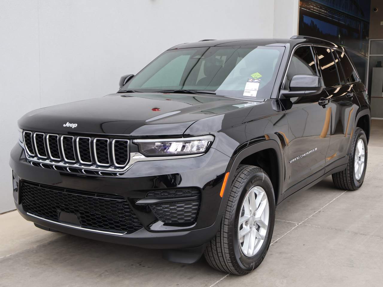 2025 Jeep Grand Cherokee Laredo's photo