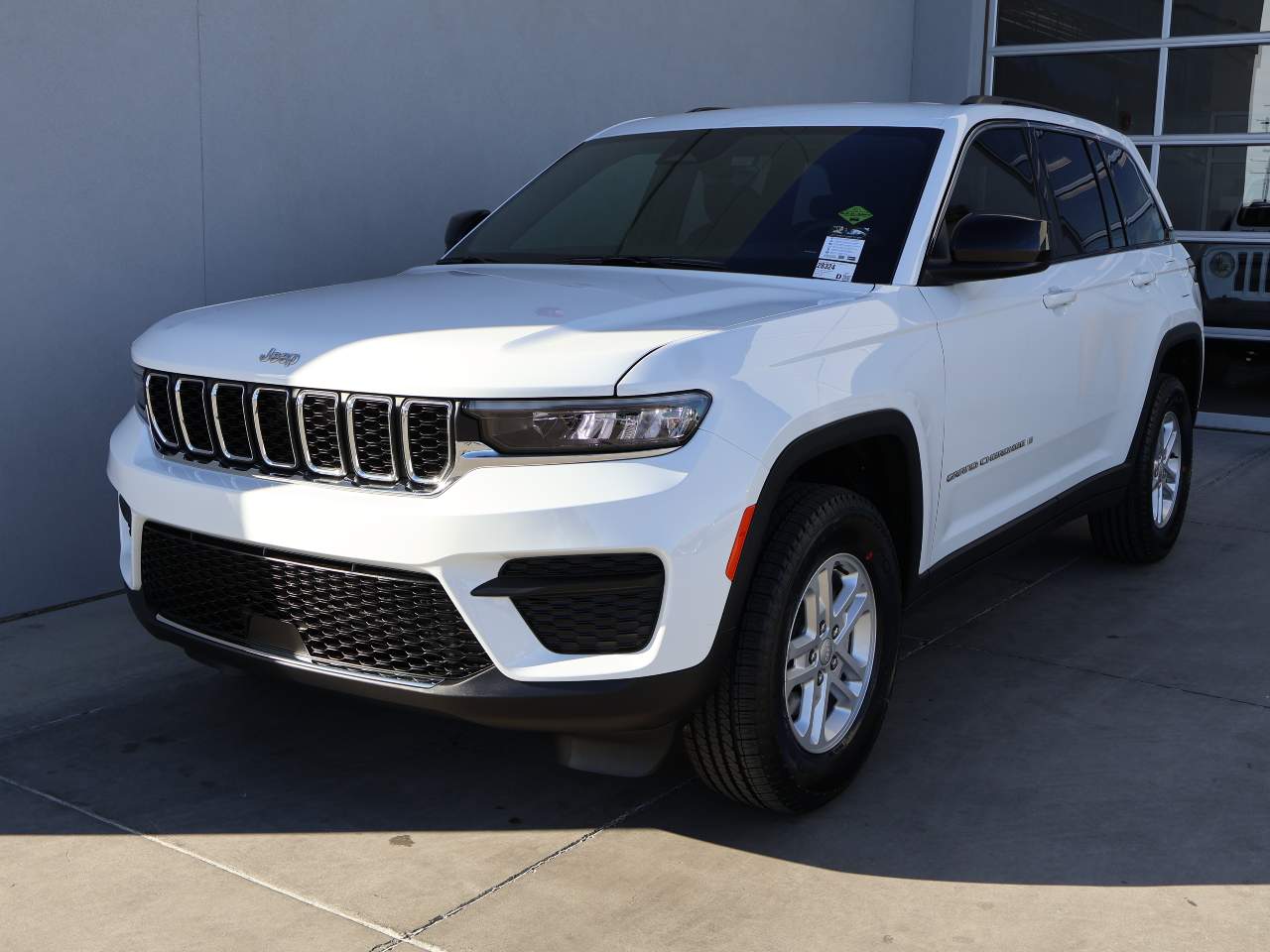 2025 Jeep Grand Cherokee Laredo's photo