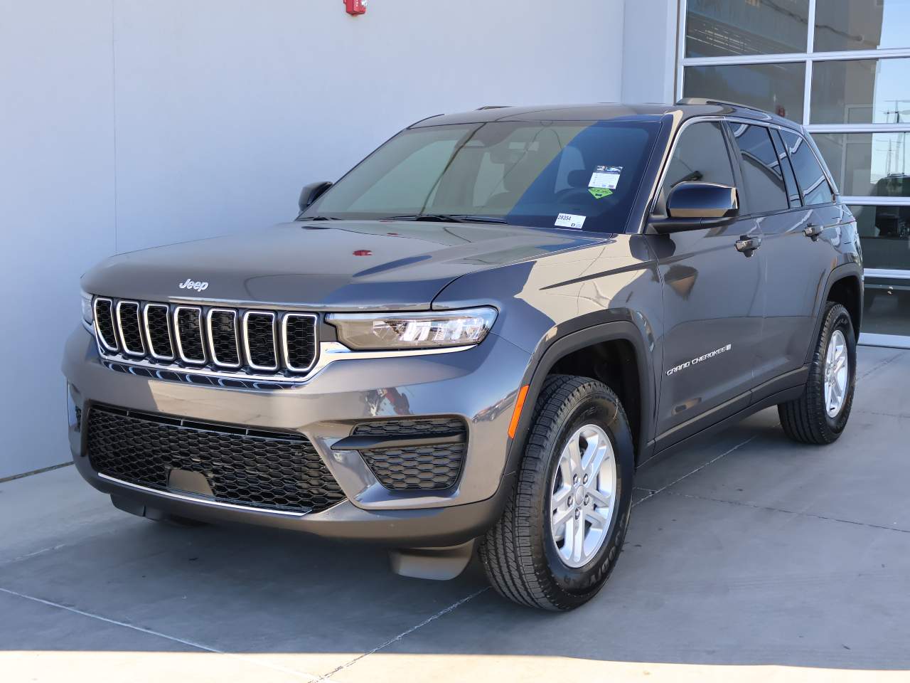 2025 Jeep Grand Cherokee Laredo's photo